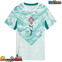 Camisa de Futebol Portugal Cristiano Ronaldo #7 Equipamento Secundário Mulheres Mundo 2026 Manga Curta